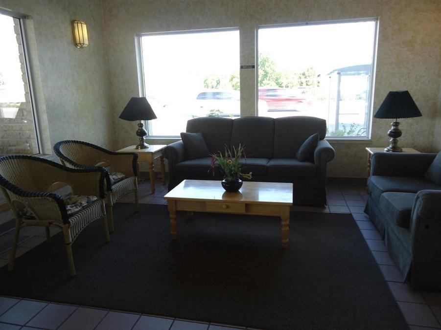 Hotel Super 8 By Wyndham West Winnipeg